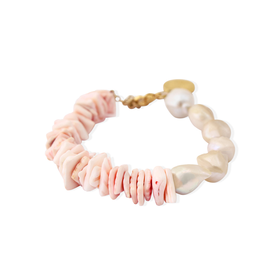 DAPHNE Bracelet - Pearls with Pink Seashells